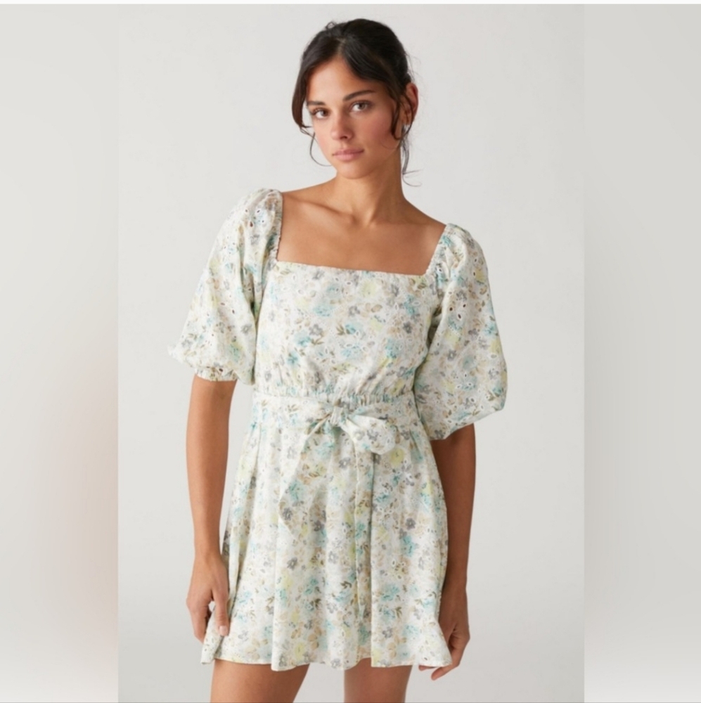 Mink Pink Floral Eyelet Dress Preloved Size Medium